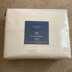 Vera Wang Queen size sheets